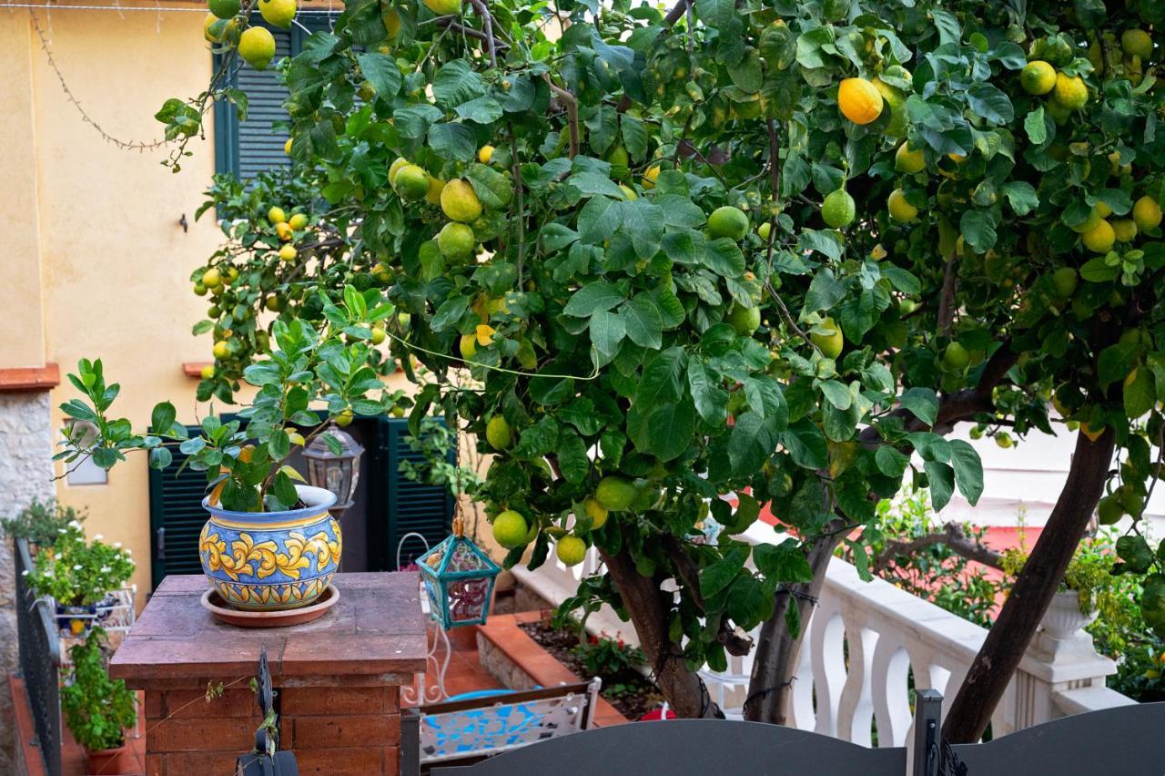 Ferienwohnung Casa "Positano" Da Ely - Salerno Centro Con Self Check-In Exterior foto